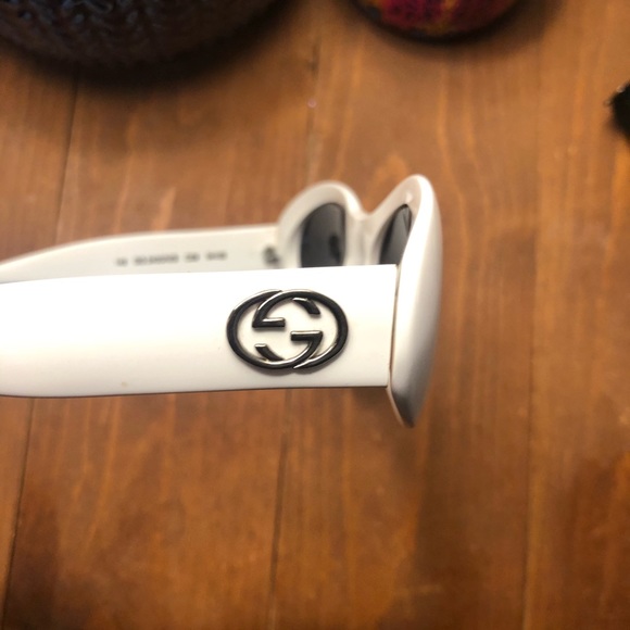 Authentic Vintage Gucci Sunglasses GG2400 - White - Picture 9 of 13